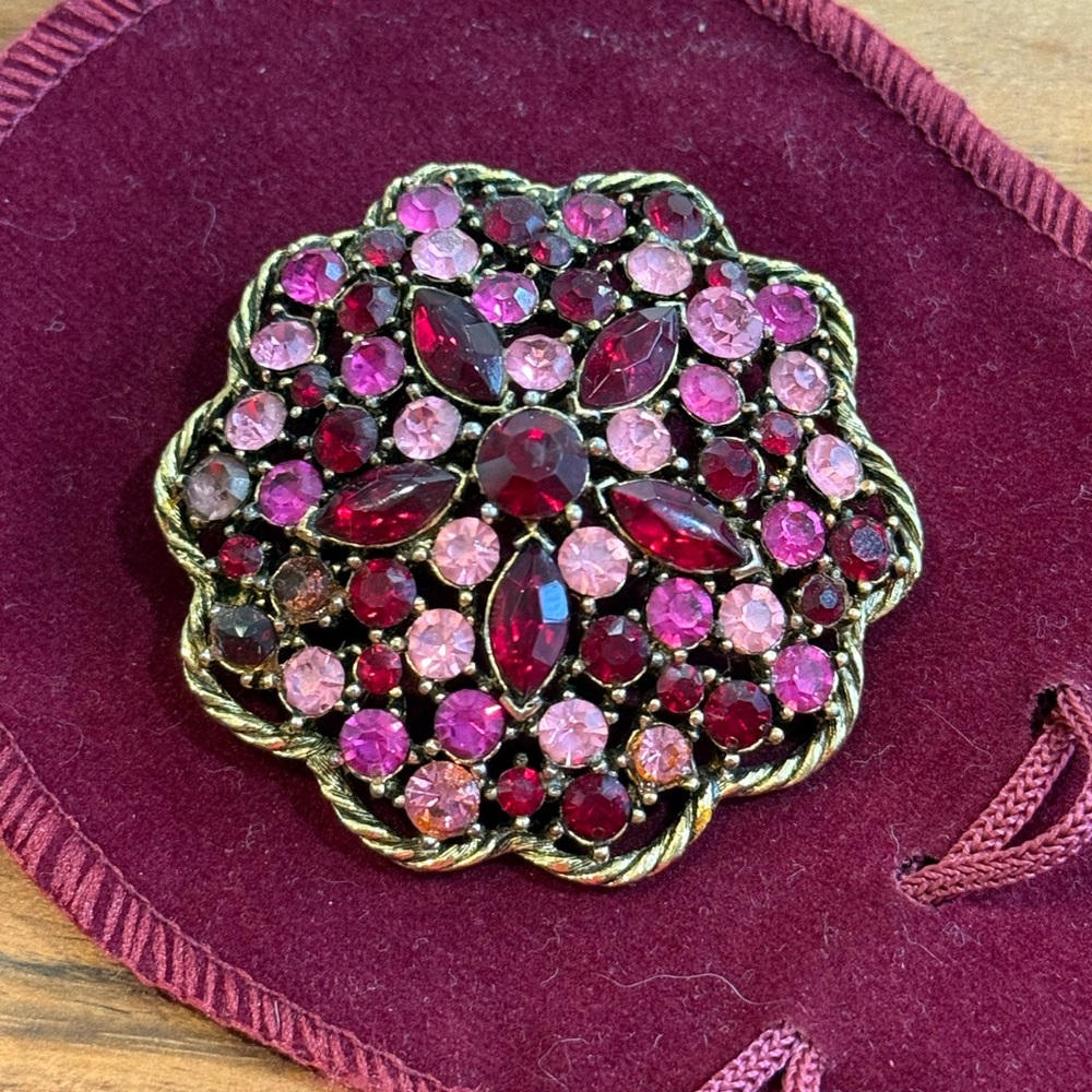 Vintage Weiss signed brooch